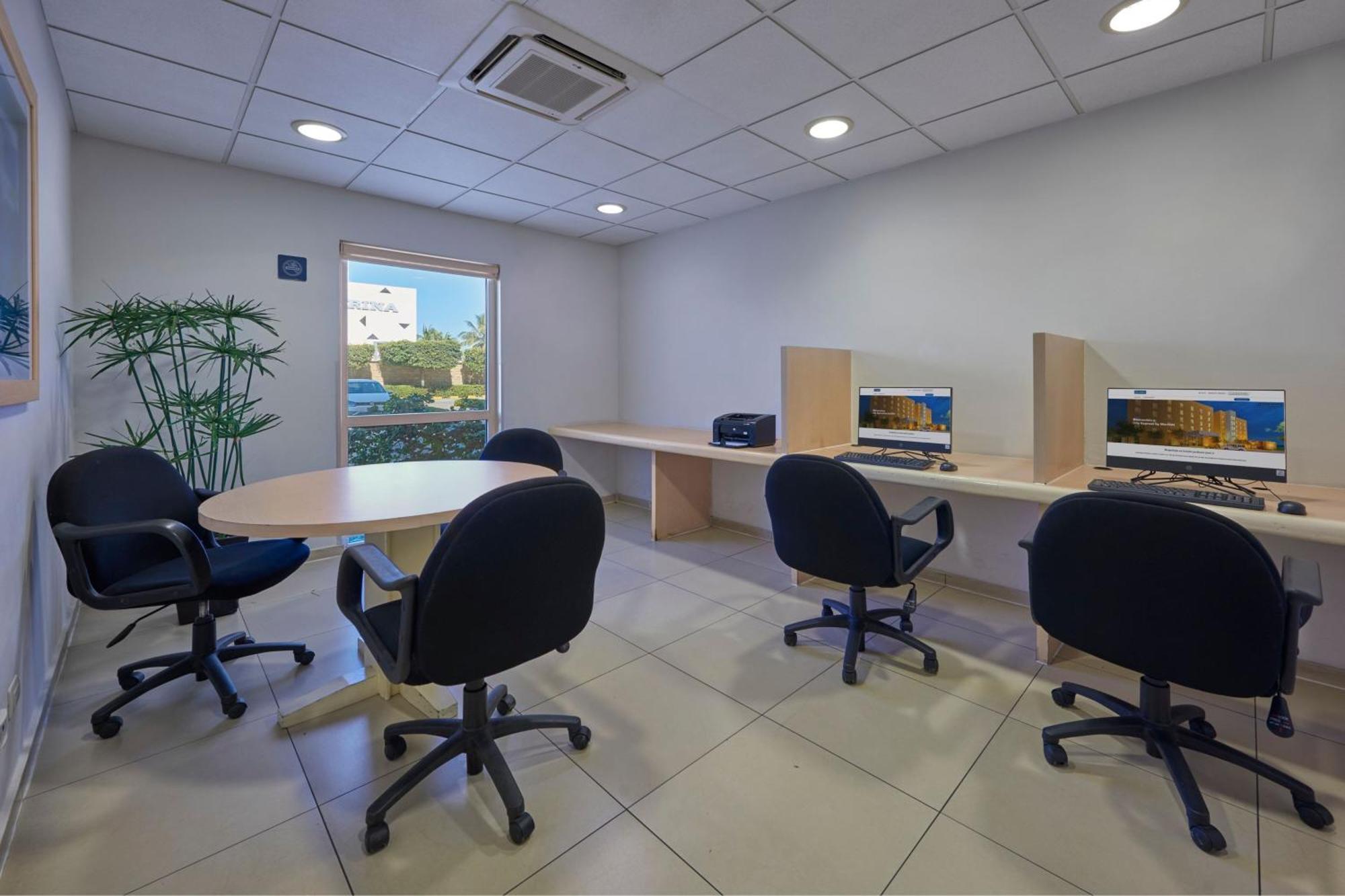 City Express By Marriott Manzanillo Εξωτερικό φωτογραφία