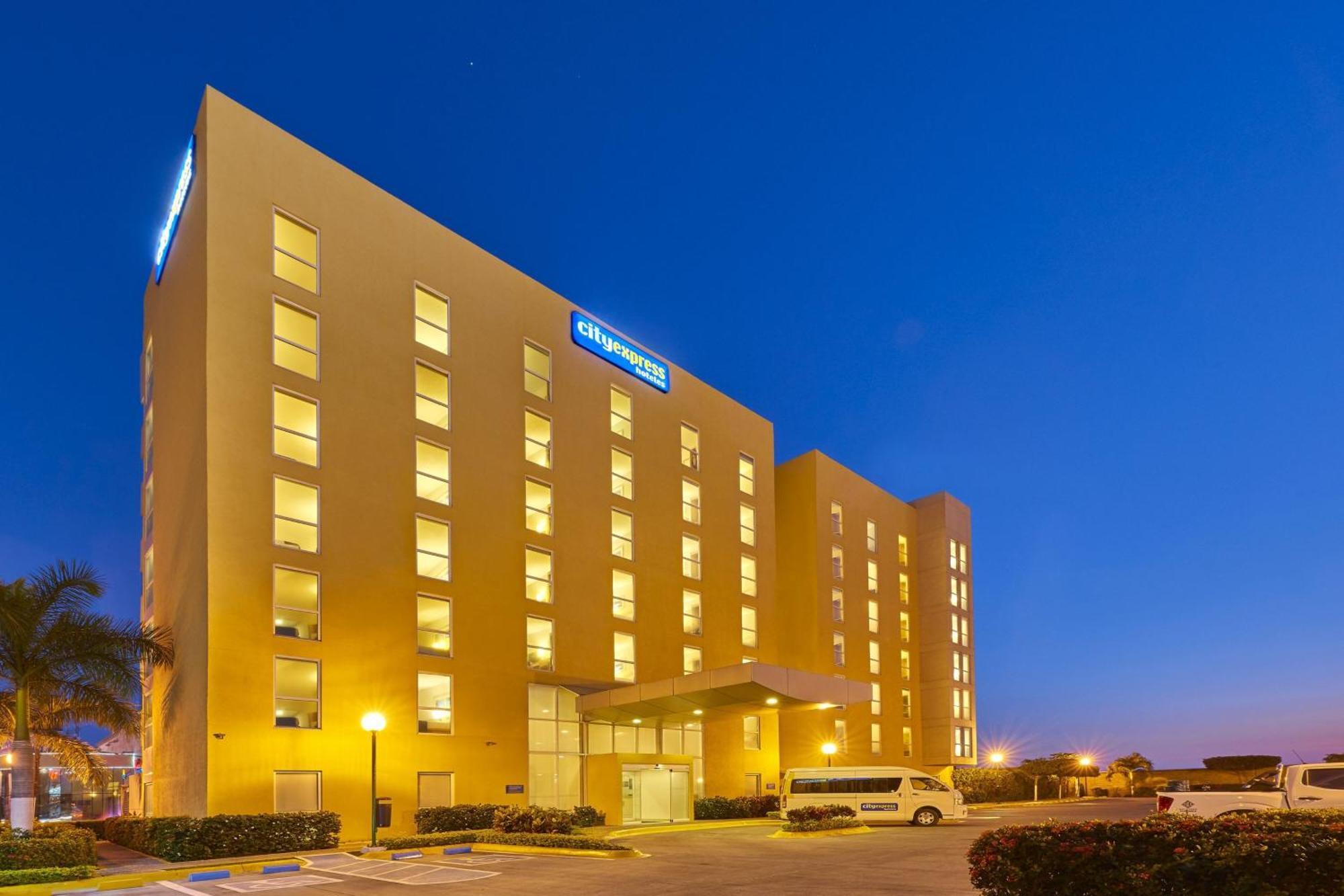 City Express By Marriott Manzanillo Εξωτερικό φωτογραφία