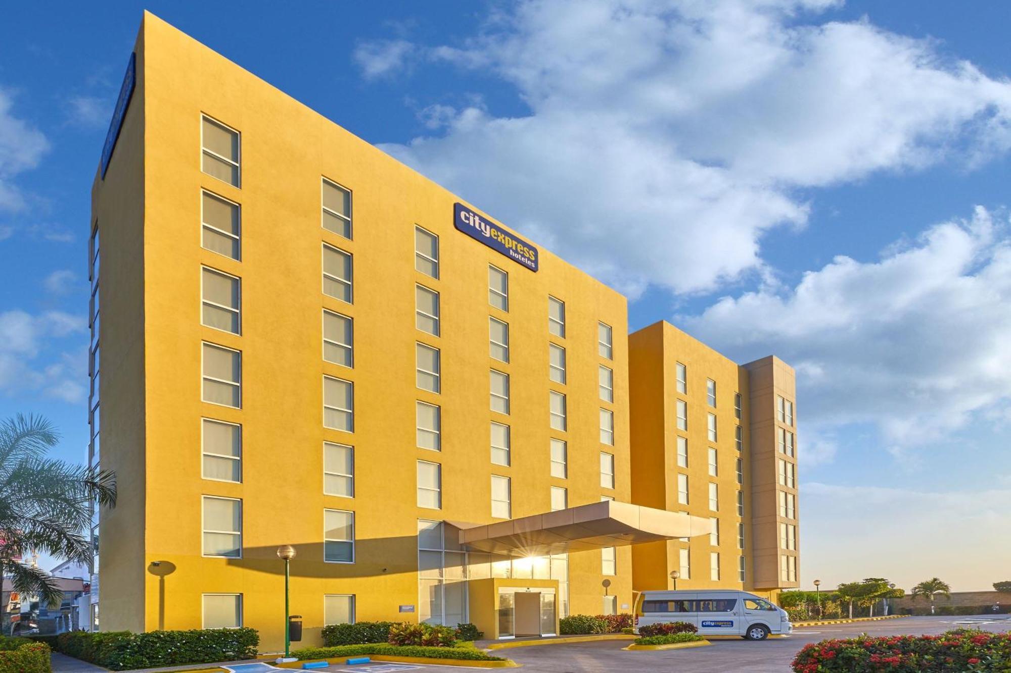 City Express By Marriott Manzanillo Εξωτερικό φωτογραφία