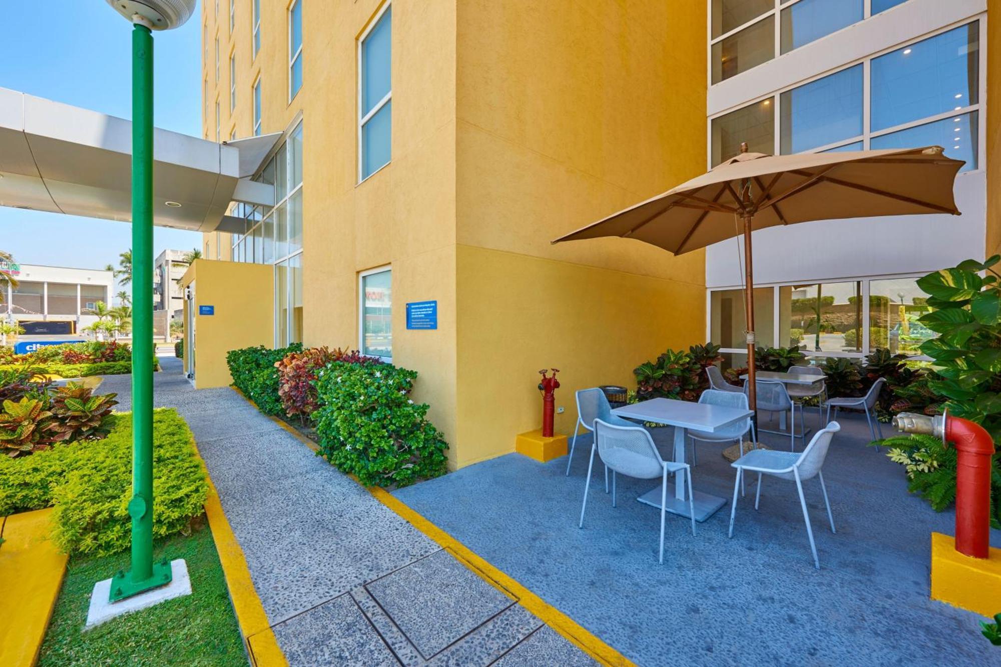City Express By Marriott Manzanillo Εξωτερικό φωτογραφία