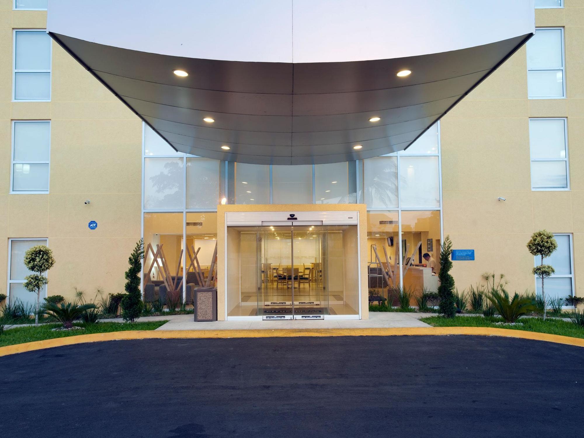 City Express By Marriott Manzanillo Εξωτερικό φωτογραφία